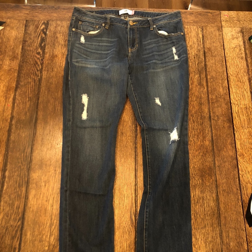 Cabi women’s blue jean distressed slim boyfriend